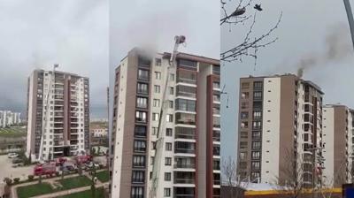 Alevler 14. kat� sard�! Binadakiler apar topar tahliye edildi