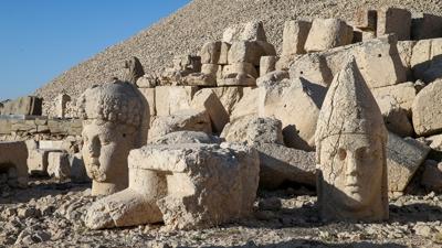 Japon turistlerin g�zdesi... Nemrut Da��'n� ke�fedin!
