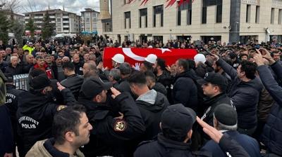 �ehit polis Yal��n'�n naa�� dualarla defnedildi