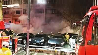 �irkete ate� villaya kur�un! 100 milyon TL'lik ara�lar� cay�r cay�r yand�