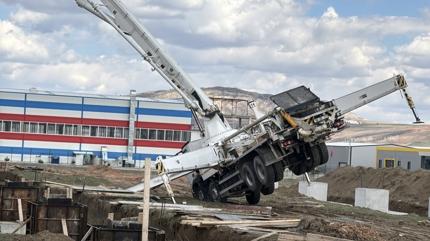 Gen� i��inin feci �l�m�! Beton kal�b�na d��t�