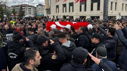 �ehit polis Yal��n'�n naa�� dualarla defnedildi