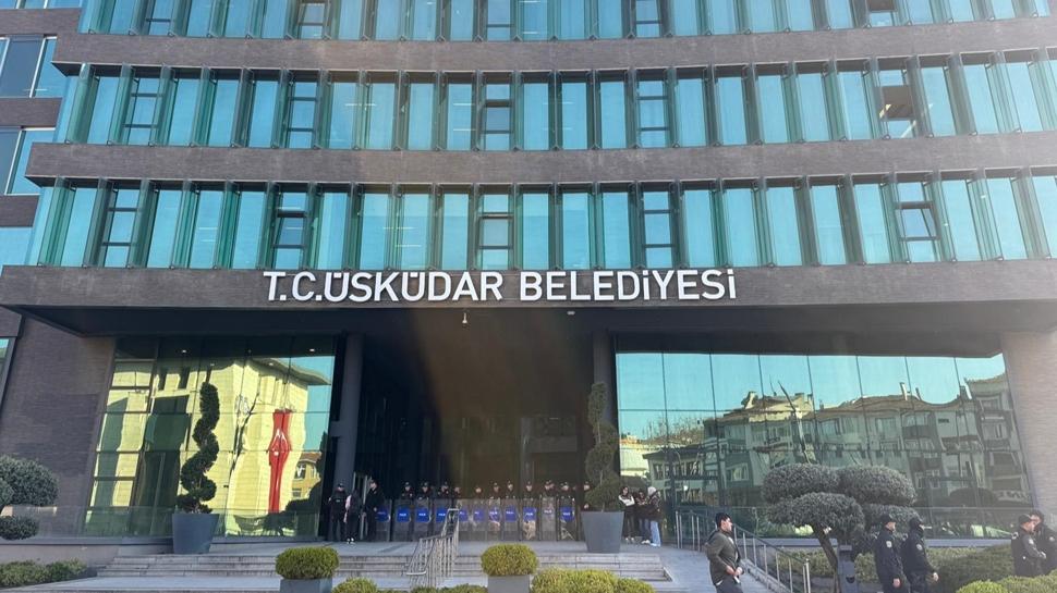 �sk�dar Belediyesi'ne yolsuzluk operasyonu: 20 ��pheli g�zalt�na al�nd�