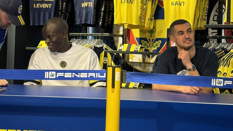 Fenerbahçe'de N'Golo Kante ve Levent Mercan, taraftarlarla buluştu