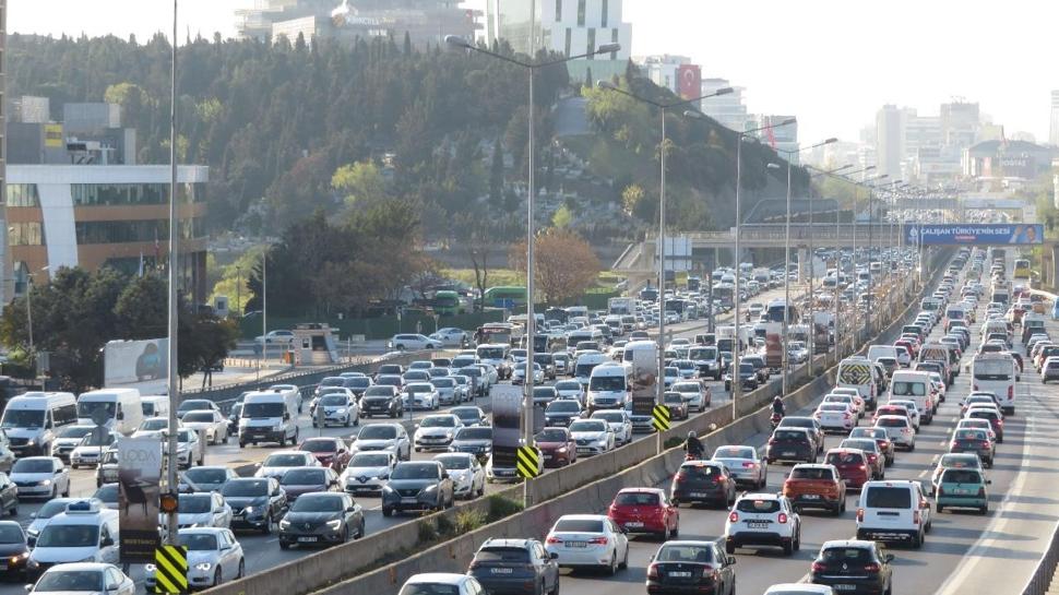 İstanbul'da trafik çilesi! Anadolu Yakası'nda yoğunluk yüzde 83'e çıktı