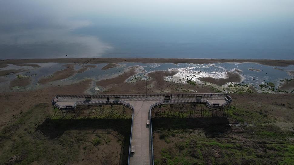 İznik Gölü'nde alarm! Su çekildi iskele karada kaldı