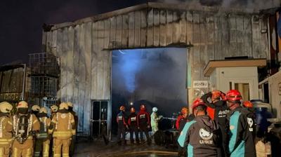 Tuzla'da polyester fabrikas�nda yang�n: Art arda patlamalar meydana geldi
