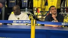 Fenerbah�e'de N'Golo Kante ve Levent Mercan, taraftarlarla bulu�tu