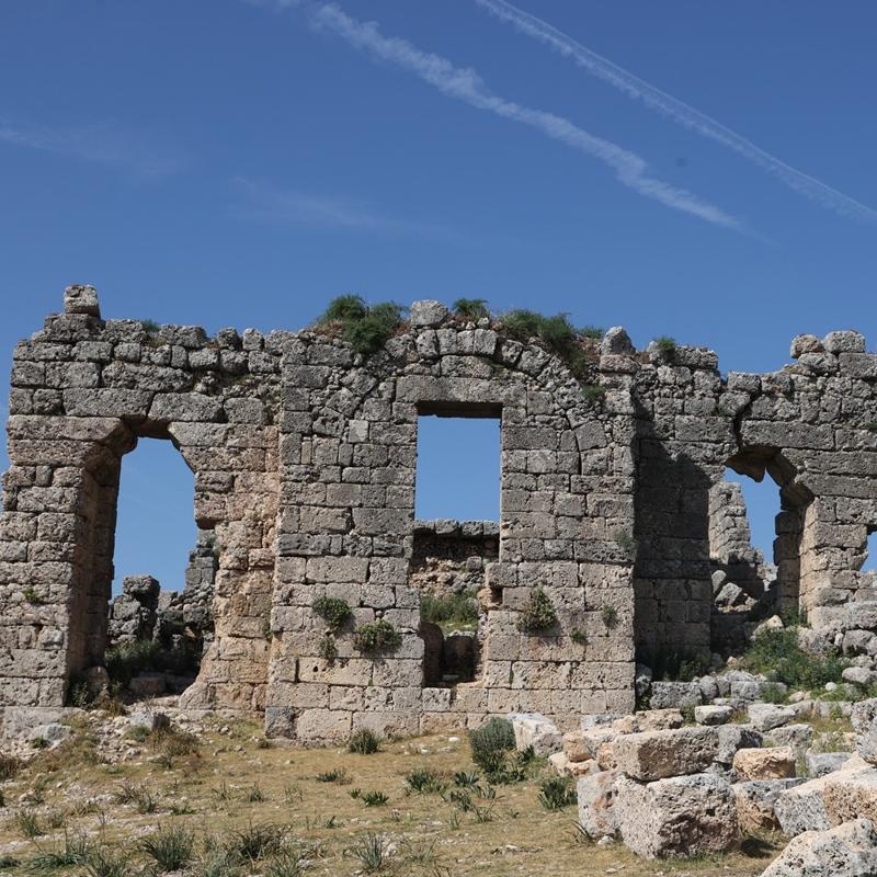 T�rkiye'de bulunuyor: B�y�k �skender'in a�amad��� surlar aya�a kalkt�