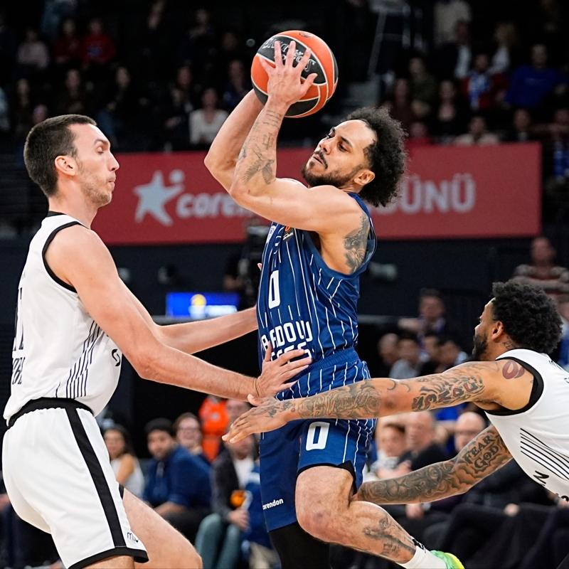 Anadolu Efes, Partizan'� uzatmalarda ge�ti