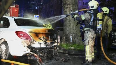 Be�ikta�'ta ara� kiralama �irketinde yang�n: 11 g�zalt�