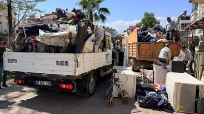 Bu evden ��p eksilmiyor! 16 kamyon ��kar�lm��t�; 4 kamyon daha doldu