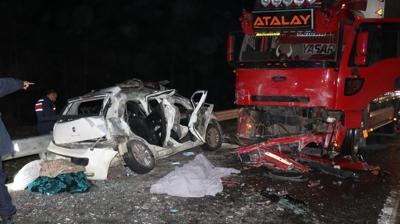 Burdur'da otomobil ile kamyon �arp��t�: 1 ki�i hayat�n� kaybetti