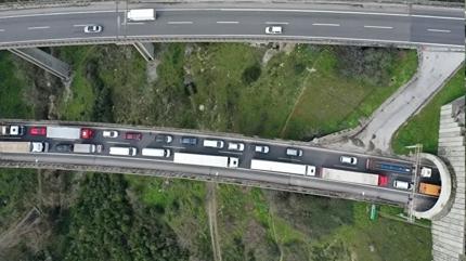 Bolu Da��'nda zincirleme kaza! 5 ara� birbirine girdi, yol kapand�