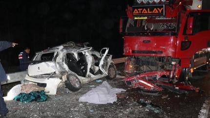 Burdur'da otomobil ile kamyon �arp��t�: 1 ki�i hayat�n� kaybetti