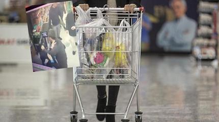 Po�et y�z�nden deh�eti ya�att�! Kad�n kasiyere yumruklu sald�r�