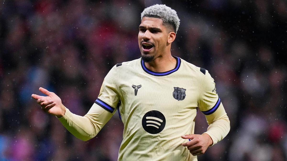  Ronald Araujo  Barcelona Atletico foto�raflar� resimleri