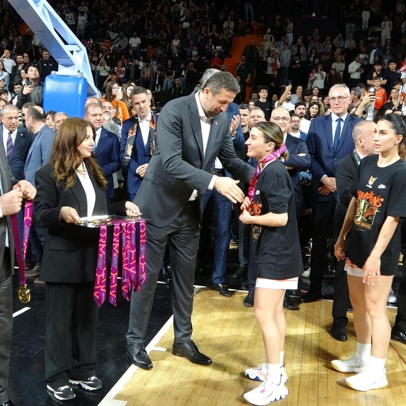 Hidayet T�rko�lu, Avrupa �ampiyonu �imsa �BK Mersin'i tebrik etti