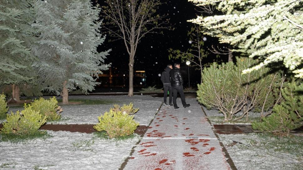 Nisan ayında kar sürprizi: Kenti beyaz örtü kapladı