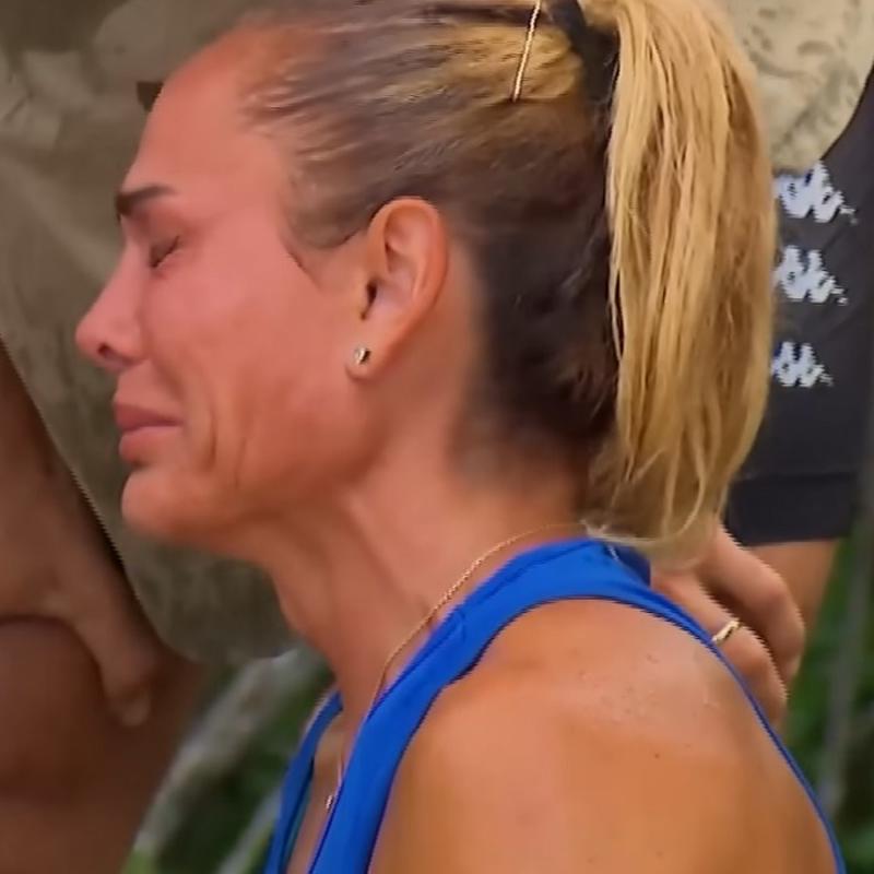 Nagihan'� y�kan s�zler! G�zya�lar�na bo�uldu