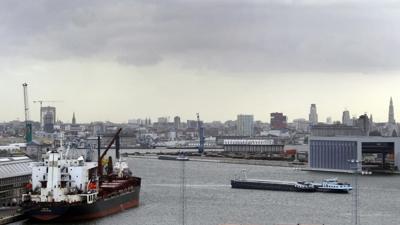 Avrupa'nın ikinci büyük limanında sızıntı: Gemi trafiği durduruldu