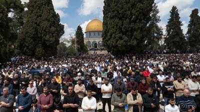 Mescid-i Aksa'da 41 gün sonra ilk cuma: On binlerce Müslüman saf tuttu