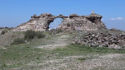 Osmanl�'n�n ilk ad�m� burada at�ld�! Karacahisar Kalesi'nin s�rlar� ortaya ��kt�...