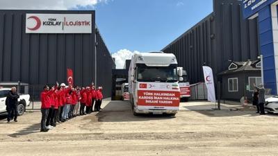 T�rkiye'den �ran'a 48 tonluk insani yard�m