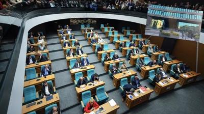 �sk�dar'�n 42 y�ll�k gelene�ine kredi darbesi! Bor�lanma ele�tirisine cami provokasyonu ile yan�t