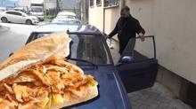 Bu takas �ok konu�ulur! Yar�m ekmek d�ner kar��l��� otomobil teklifi