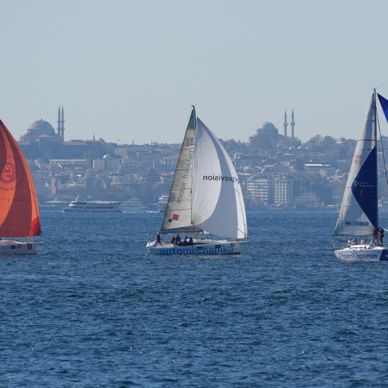 �ki bin sporcu yelken a�acak