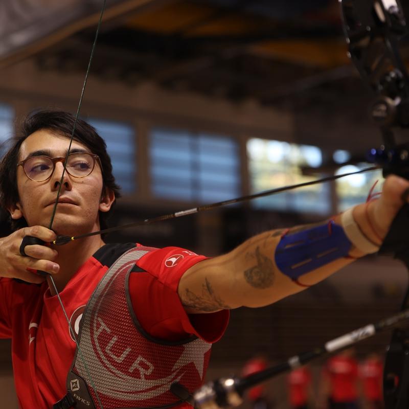 Mete Gazoz, ad�n� yar� finale yazd�rd�!