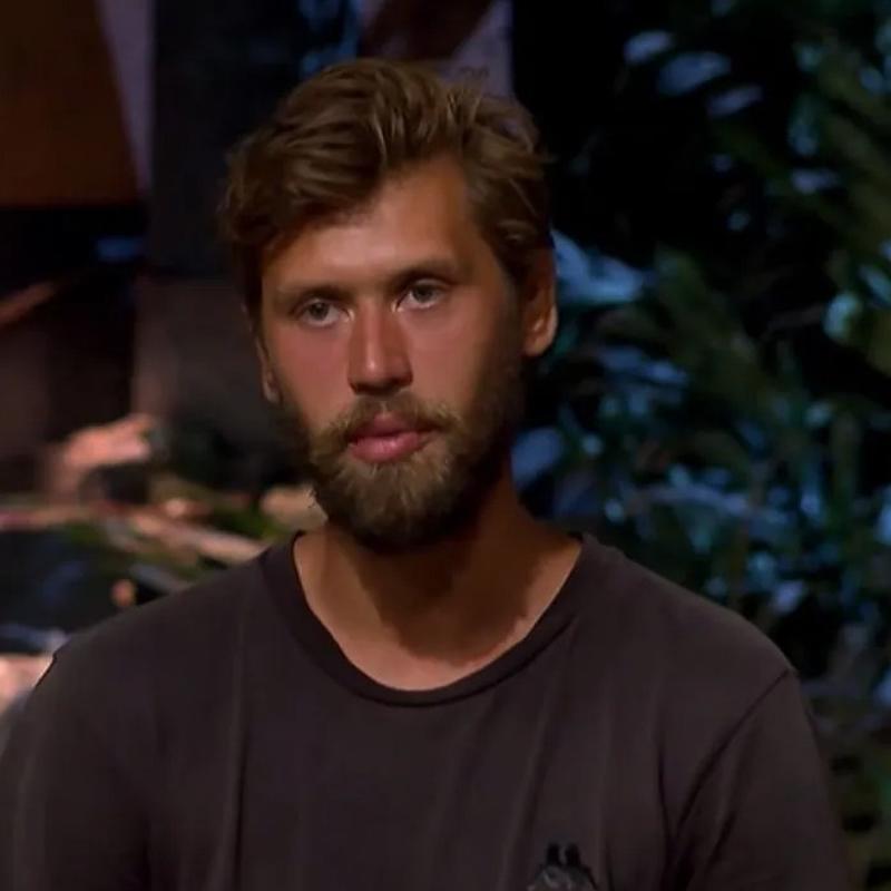 Survivor'dan elenir elenmez tak�m arkada��n� hedef ald�