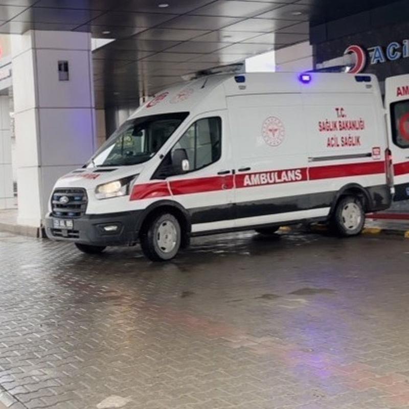 Elaz��'da feci kaza: �n�aat iskelesi ��kt�, 4 i��i yaraland�