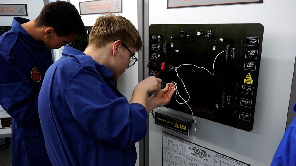 Geleceğin uçak teknisyenleri Isparta'da yetişiyor