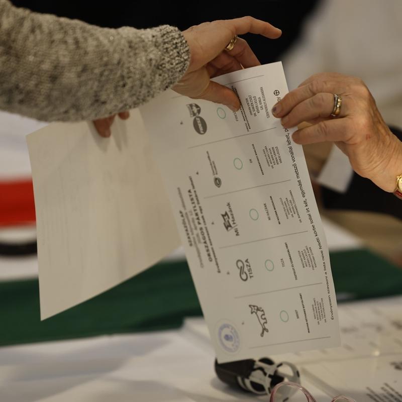 Macaristan'da vatanda� sand�k ba��nda: 16 y�ll�k Orban y�netimine zorlu s�nav