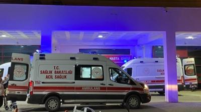 İzmir'de 3 araçlı feci çarpışma: 1'i ağır 4 yaralı