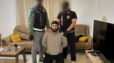 K�rm�z� b�ltenle aran�yordu! Firari su�lu Antalya'da yakaland�