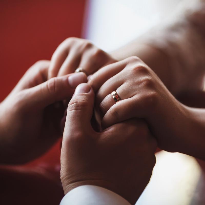 10 y�ll�k evli bir erke�in hala kar�s�na a��k olup olmad��� nas�l anla��l�r?