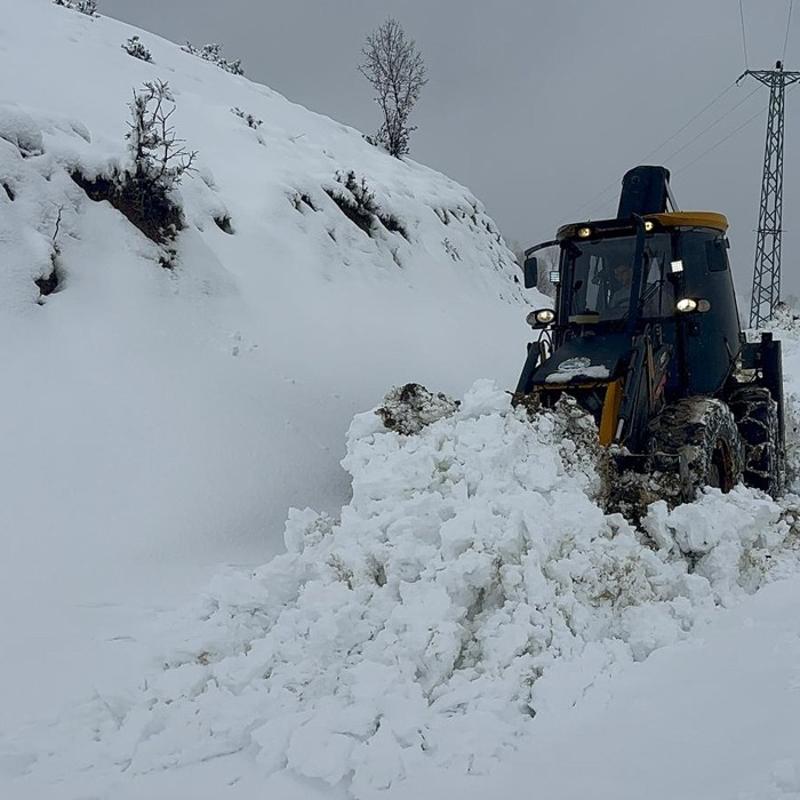 317 k�ye kar kilidi! Do�u Anadolu'da ula��m fel� oldu