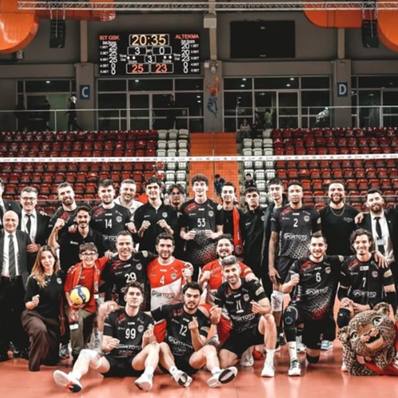 �stanbul Gen�lik seride avantaj yakalad�!