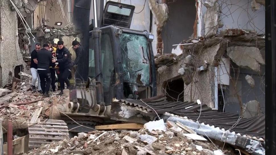 Yıkım esnasında feci kaza! Binadan fırlayıp ayağına saplandı