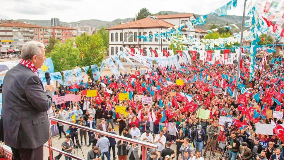 Belediye paras�yla ta��mal� miting