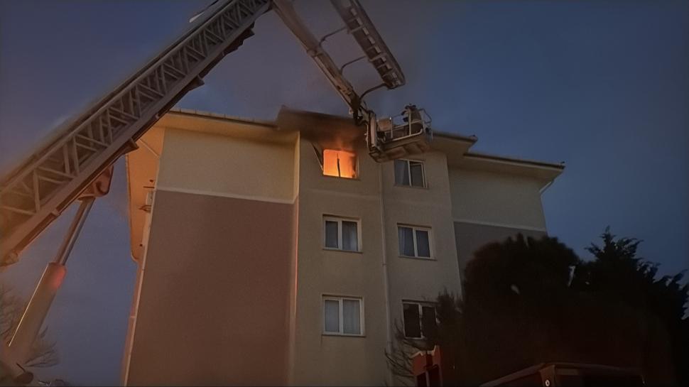 Edirne'de yangın paniği: Apartman dairesi küle döndü