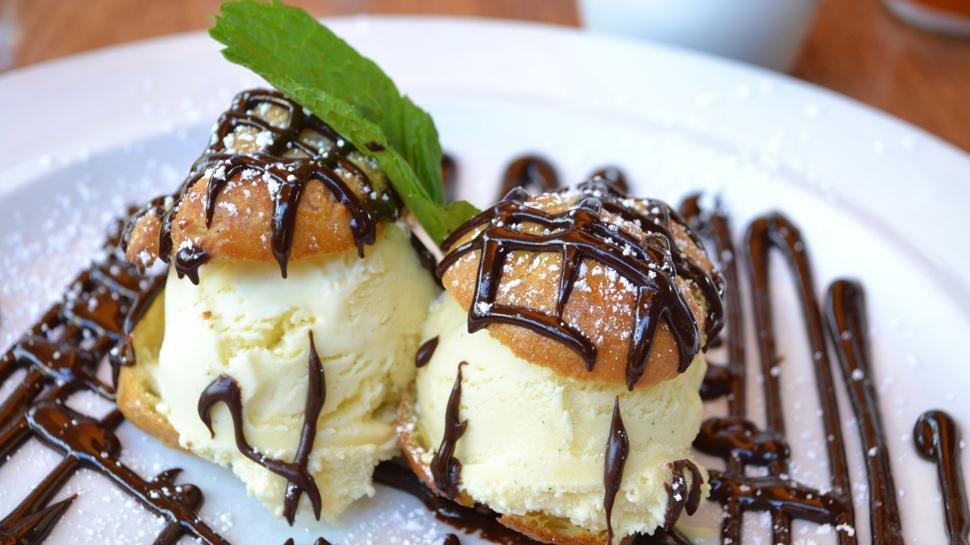 Parmak ısırtan bir tatlı tarifi! Hamuru yumuşacık profiterol tarifi