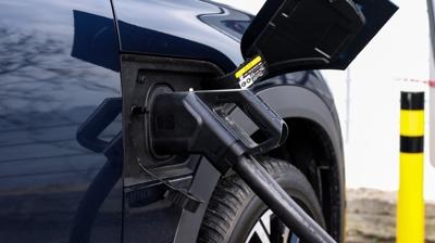 Elektrikli ara� patlamas�! Sat��lar yar�m milyonu a�t�