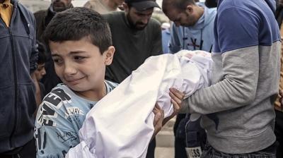 Katil İsrail durmuyor! 14 yaşındaki Adem'i başından vurdular