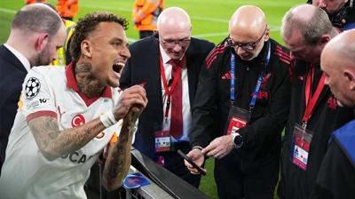 Liverpool, Noa Lang'ı sakatlayan reklam panolarını değiştirdi