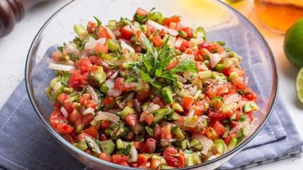 �ranl�lar sindirim sa�l���n� bu salataya bor�lu: �iraz salatas� tarifi