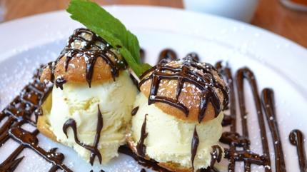 Parmak �s�rtan bir tatl� tarifi! Hamuru yumu�ac�k profiterol tarifi